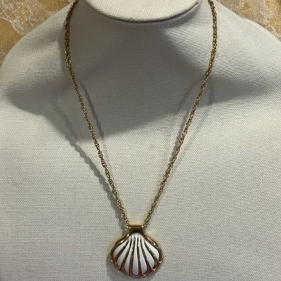 🏖️Crown TRIFARI Gold White Enamel Shell Pendant Necklace with Earrings - Picture 6 of 8